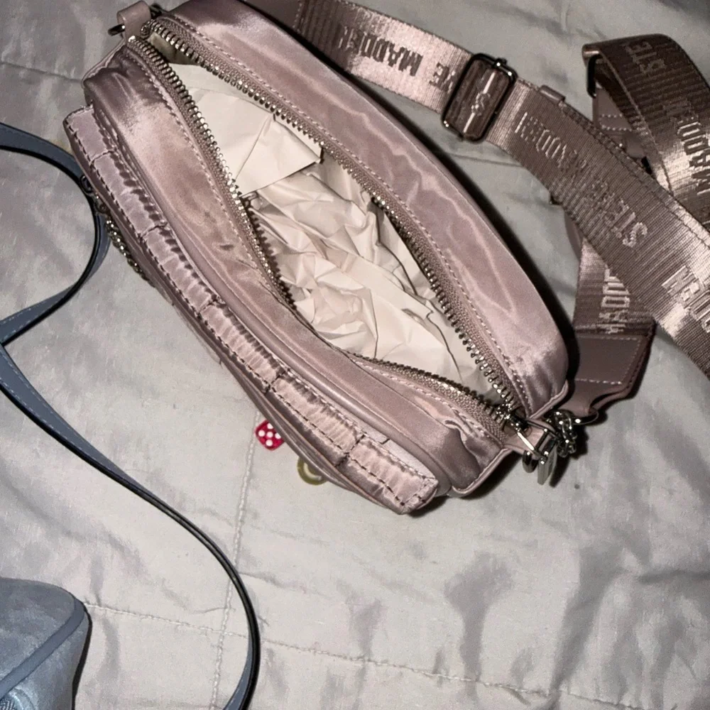 Steve Madden Tan/Beige Quilted Crossbody Bag - Picture 5 of 5